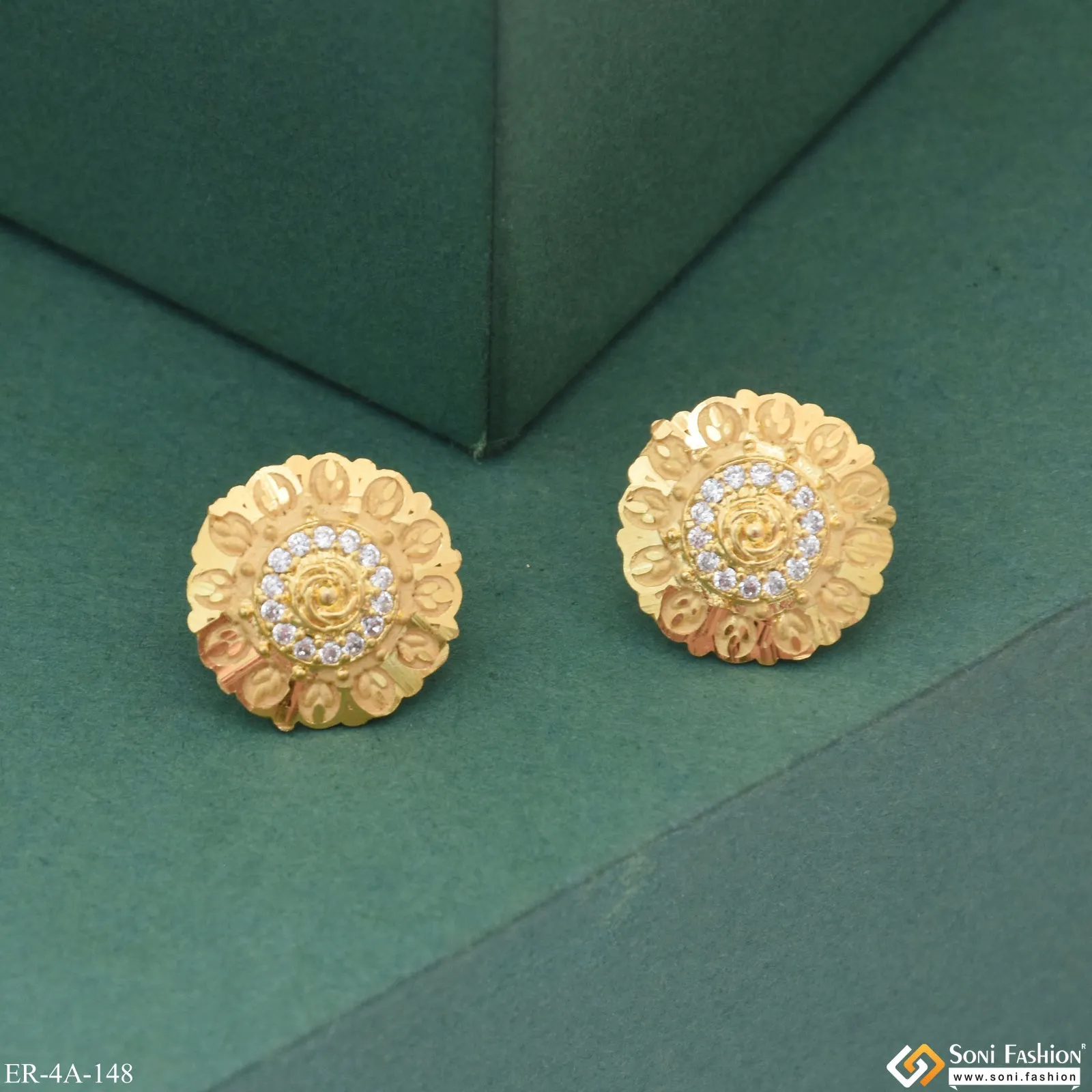 Beautiful Design Eye-Catching Design Gold Plated Earrings for Ladies - Style A148