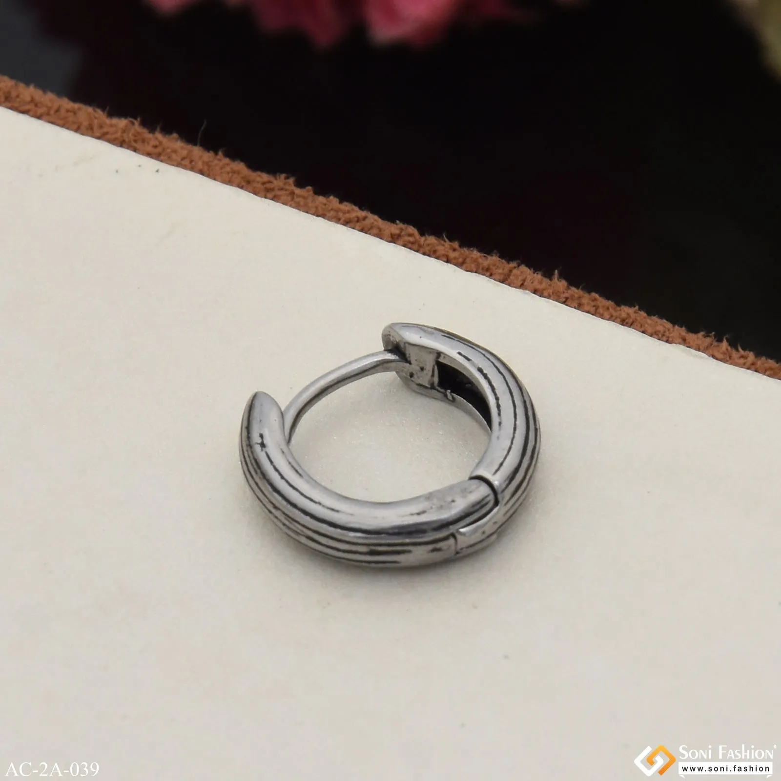 Charming Design Premium-Grade Quality Stud Earring for Men (1 Pc) - Style A039