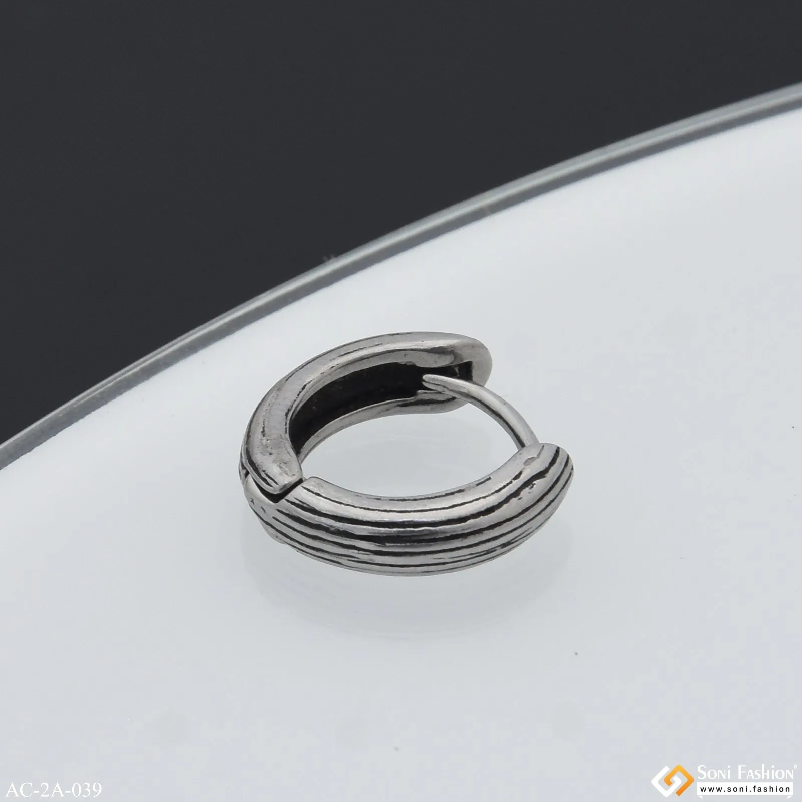 Charming Design Premium-Grade Quality Stud Earring for Men (1 Pc) - Style A039