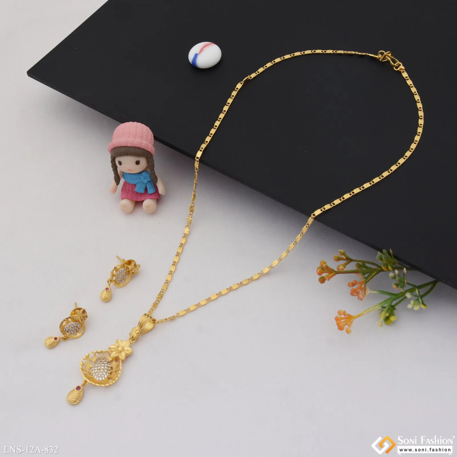 Fashion-Forward Gold Plated Necklace Set for Ladies - Style A832