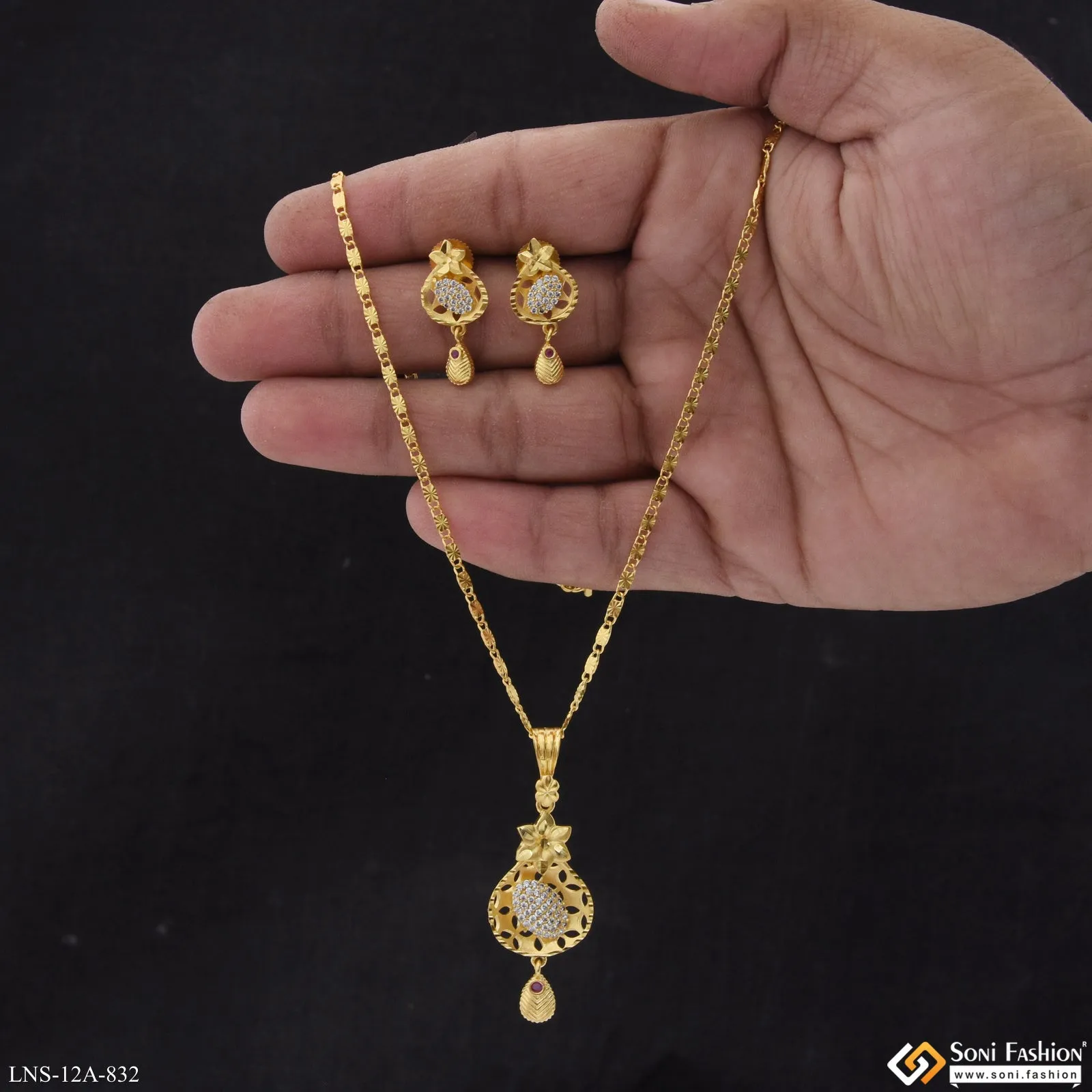 Fashion-Forward Gold Plated Necklace Set for Ladies - Style A832