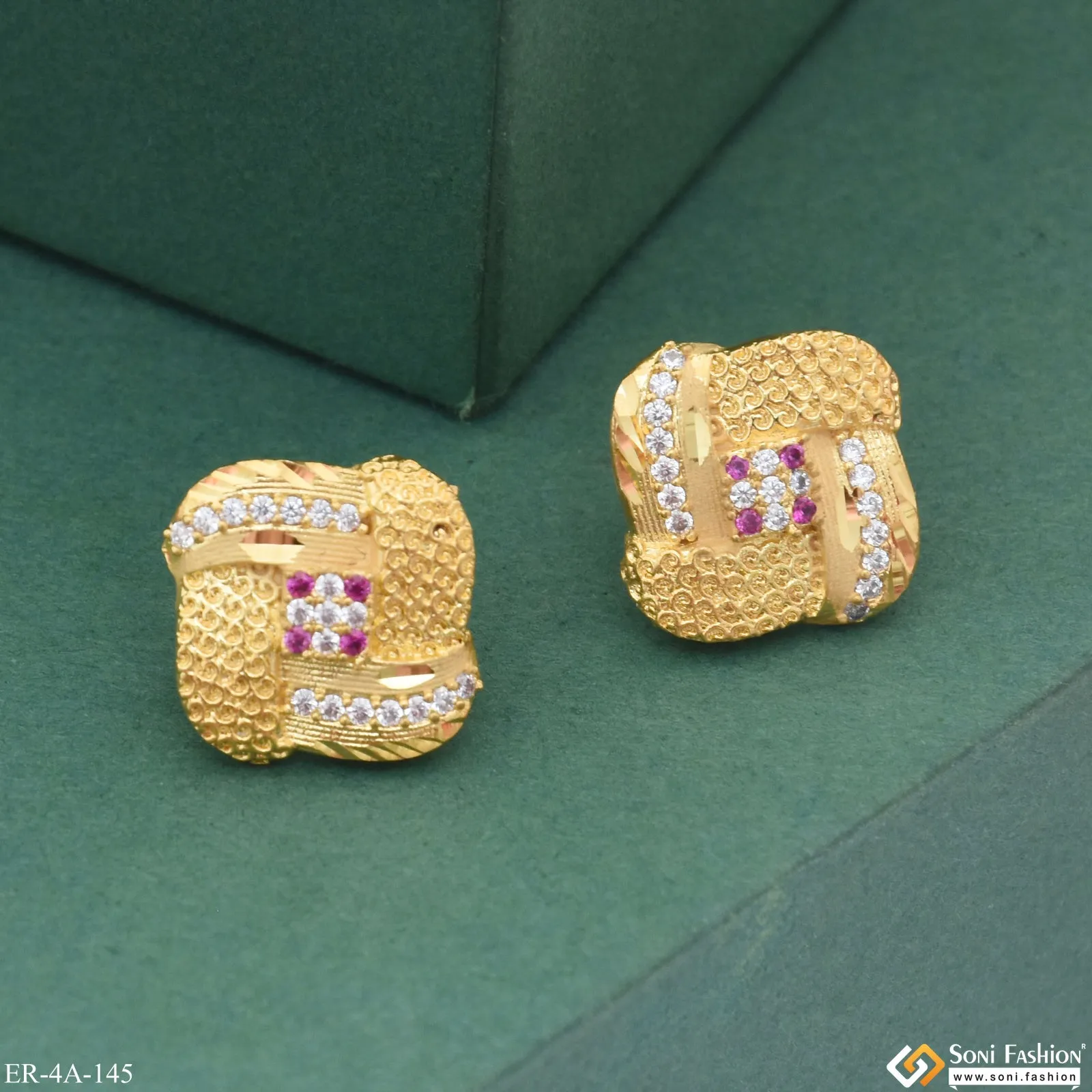 Lovely Design Eye-Catching Design Gold Plated Earrings for Ladies - Style A145