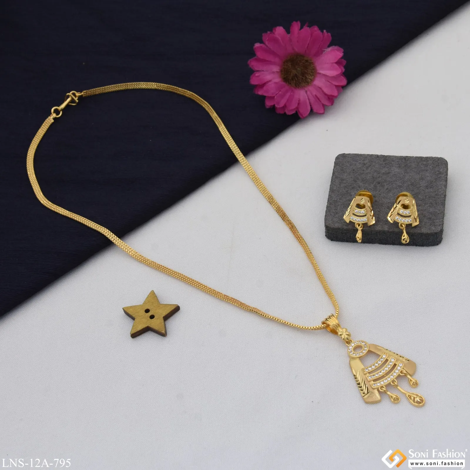 Lovely Design Gold Plated Chain Pendant for Ladies - Style A795