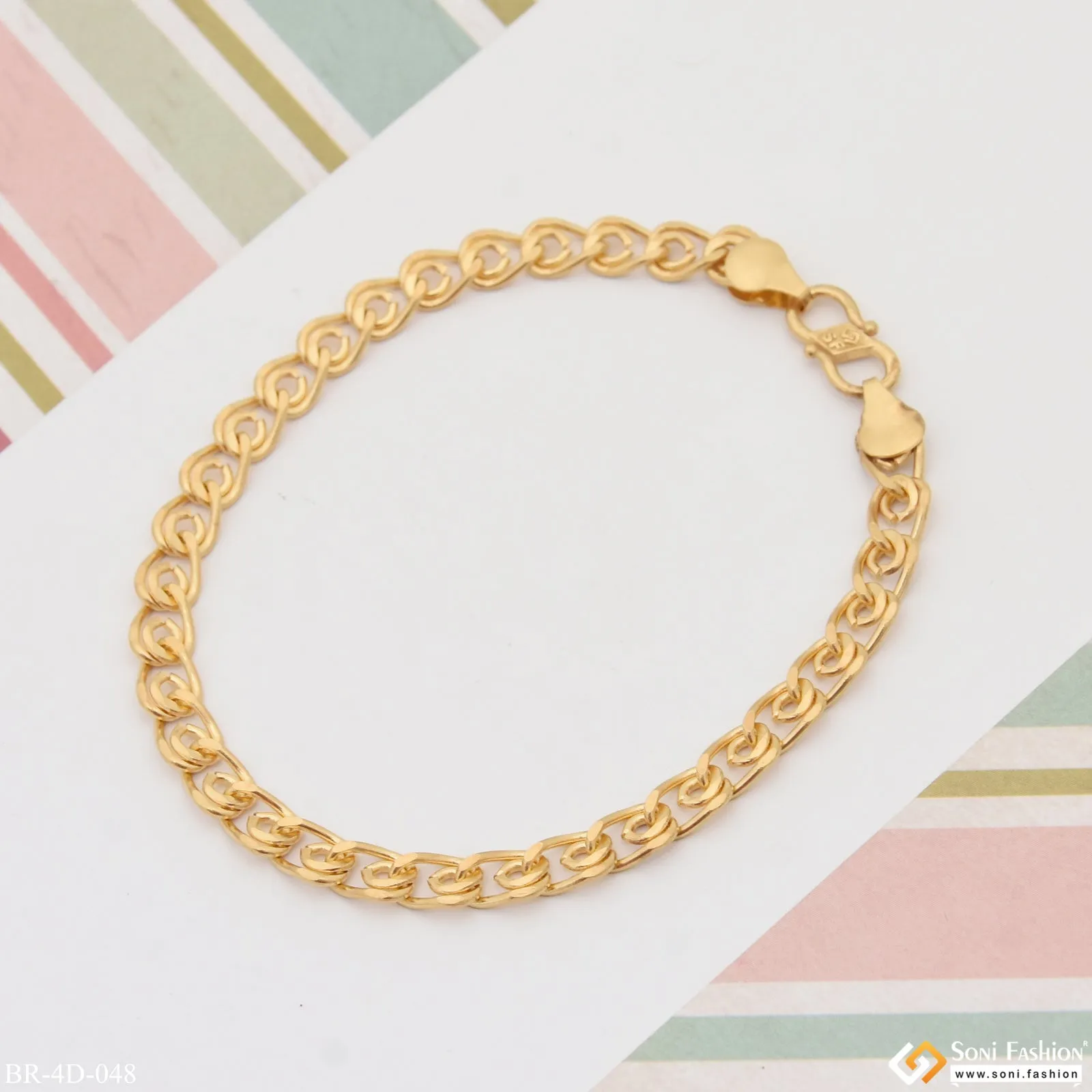 Ring Into Ring Fashionable Design Gold Plated Bracelet for Men - Style D048