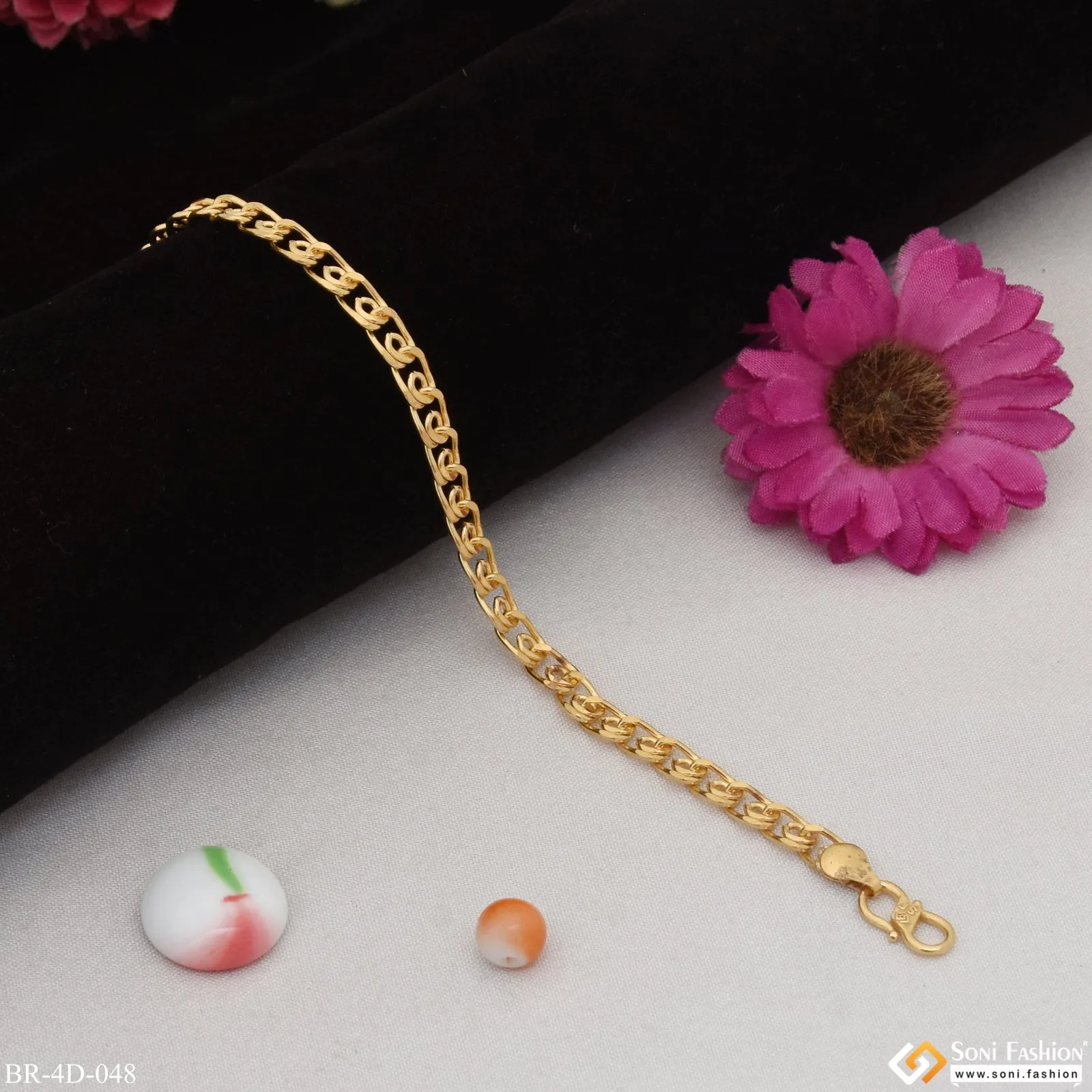 Ring Into Ring Fashionable Design Gold Plated Bracelet for Men - Style D048
