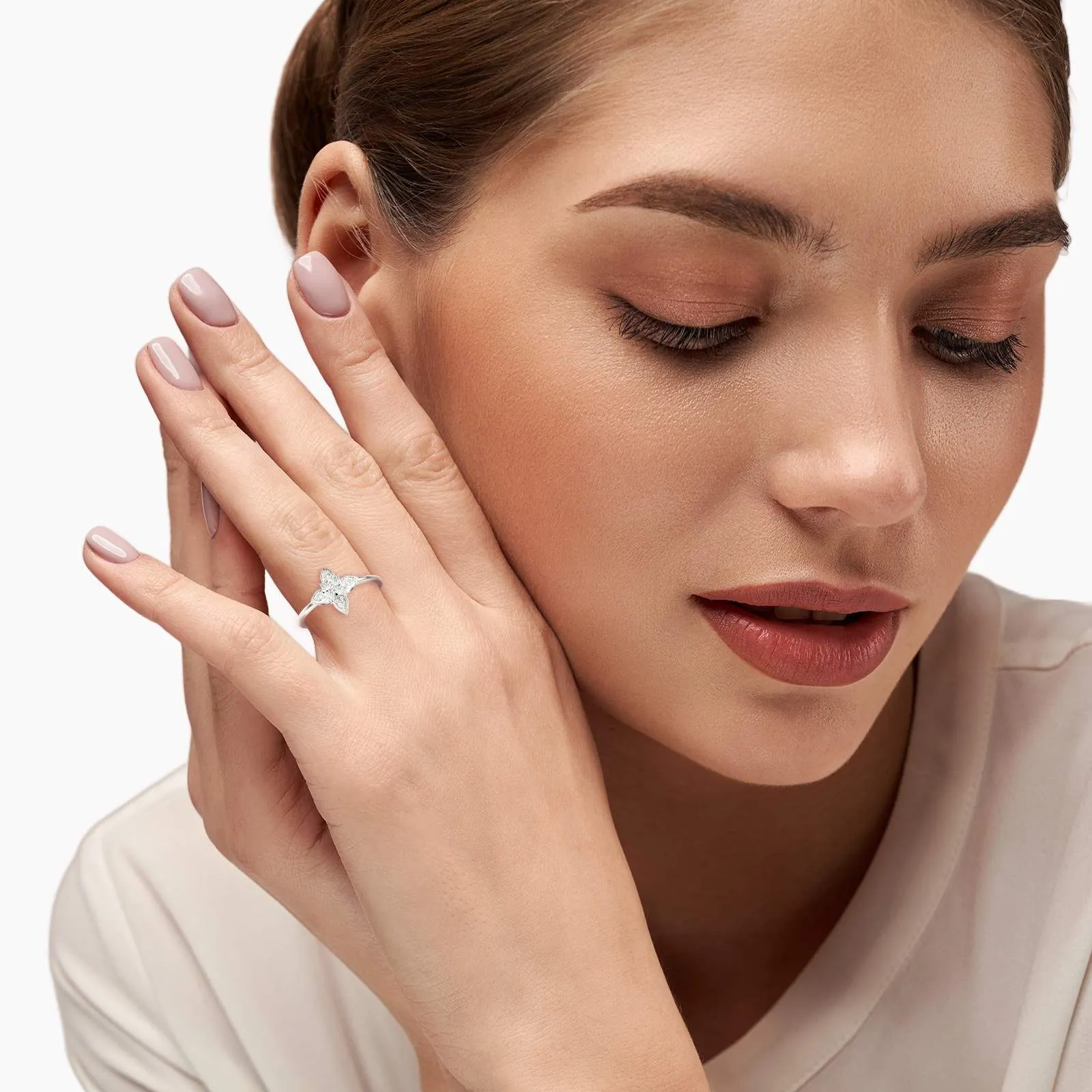 Shining Iris Diamond Ring